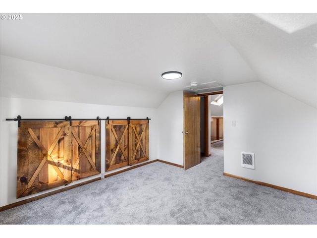 3004 OAK St, Longview, WA 98632