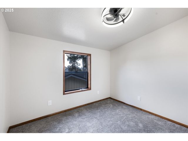 3004 OAK St, Longview, WA 98632