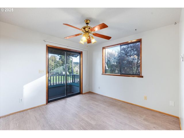 3004 OAK St, Longview, WA 98632