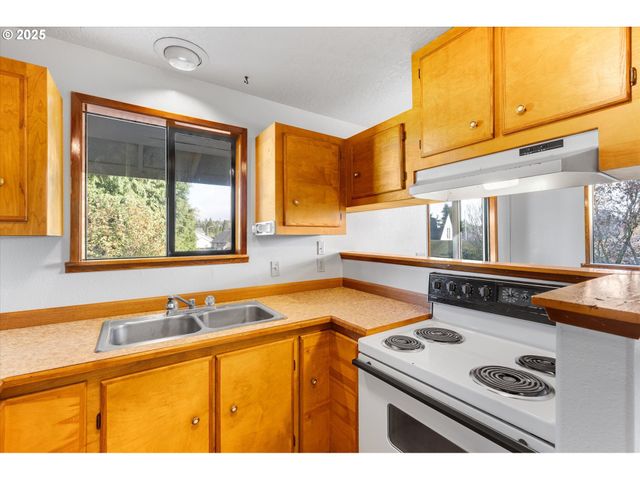 3004 OAK St, Longview, WA 98632