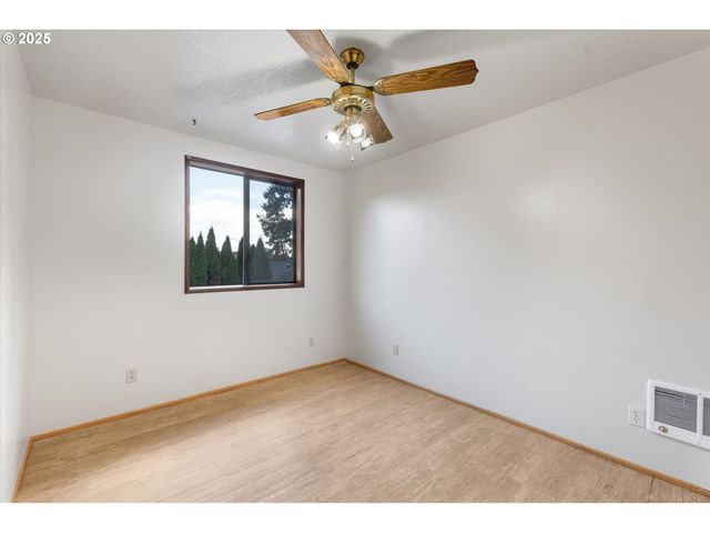 3004 OAK St, Longview, WA 98632