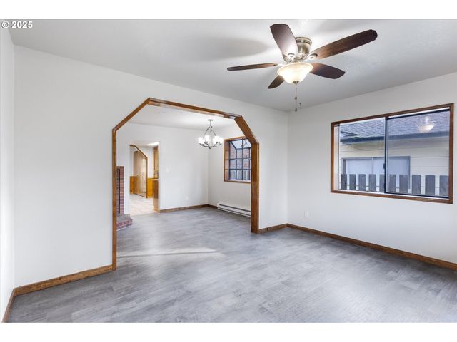 3004 OAK St, Longview, WA 98632