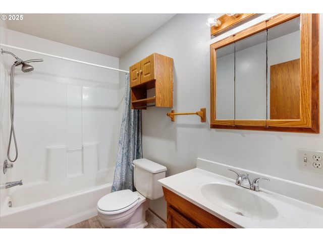 3004 OAK St, Longview, WA 98632