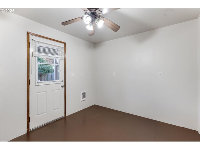 3004 OAK St, Longview, WA 98632