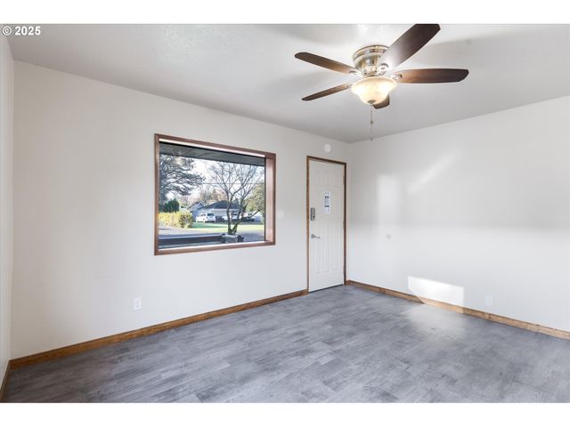 3004 OAK St, Longview, WA 98632