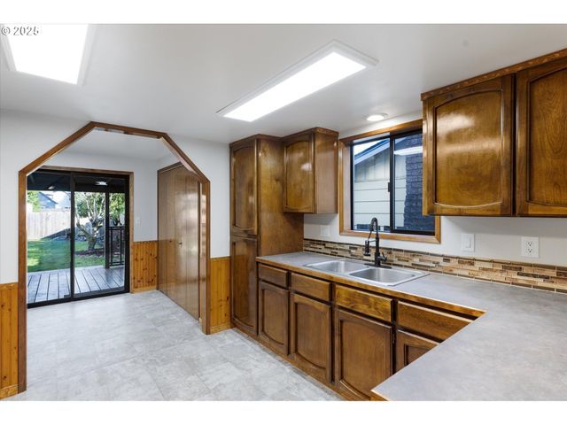 3004 OAK St, Longview, WA 98632