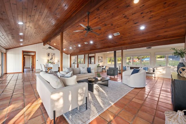 21106 Lakeshore DR, Lago Vista, TX 78645