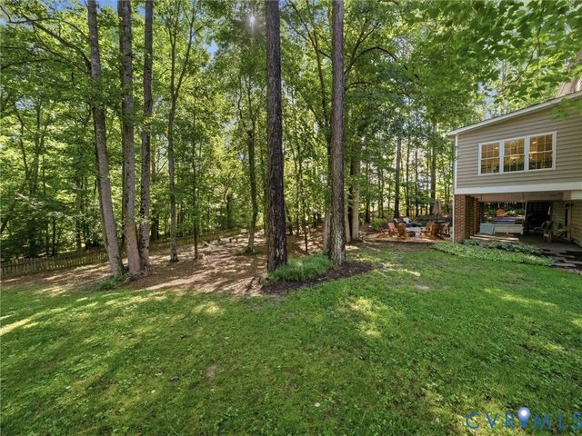 5431 Lemoore Dr, Glen Allen, VA 23059