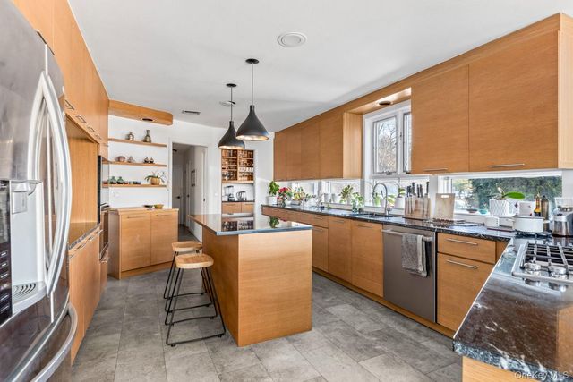 6 Lady Janes Way, Northport, NY 11768