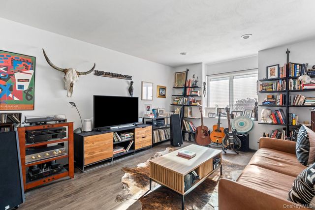 6 Lady Janes Way, Northport, NY 11768