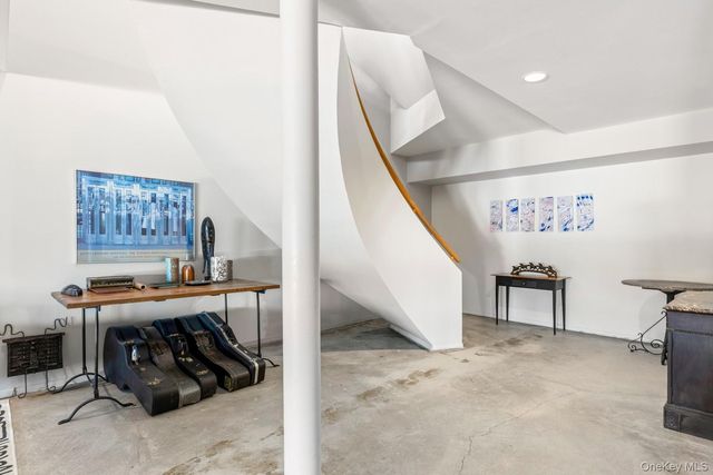 6 Lady Janes Way, Northport, NY 11768