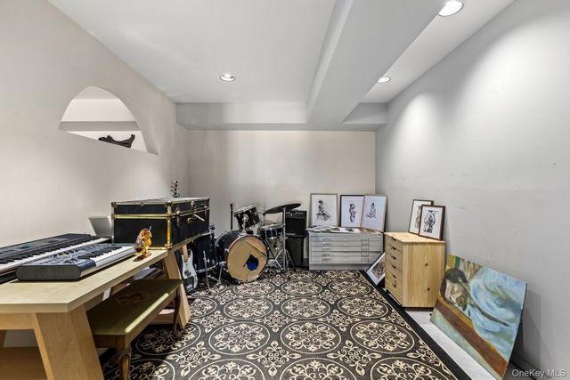 6 Lady Janes Way, Northport, NY 11768