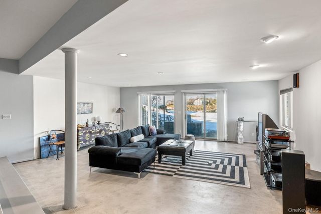 6 Lady Janes Way, Northport, NY 11768