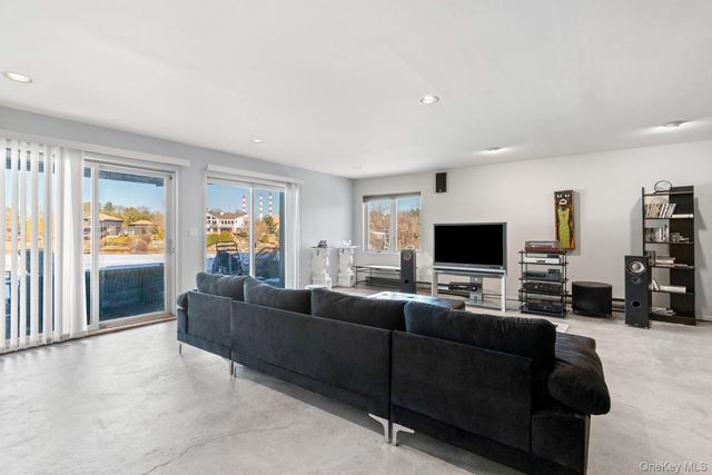 6 Lady Janes Way, Northport, NY 11768