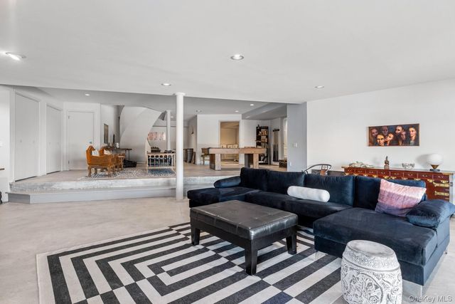 6 Lady Janes Way, Northport, NY 11768