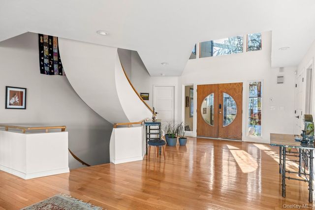 6 Lady Janes Way, Northport, NY 11768