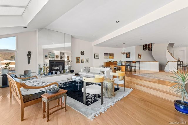 6 Lady Janes Way, Northport, NY 11768