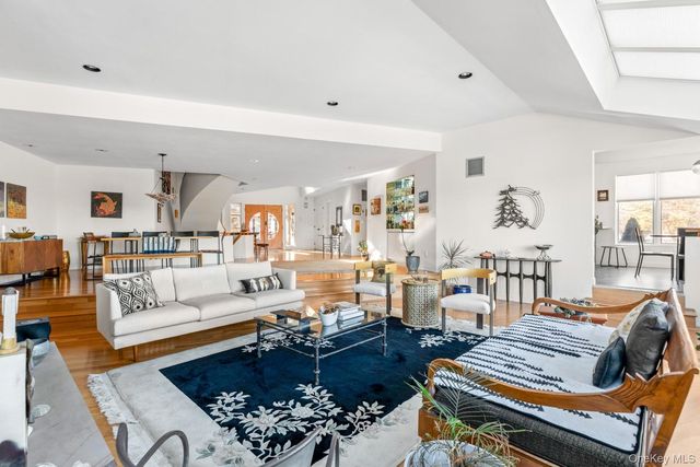 6 Lady Janes Way, Northport, NY 11768