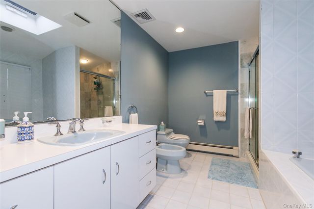 1 The Brae, Woodbury, NY 11797