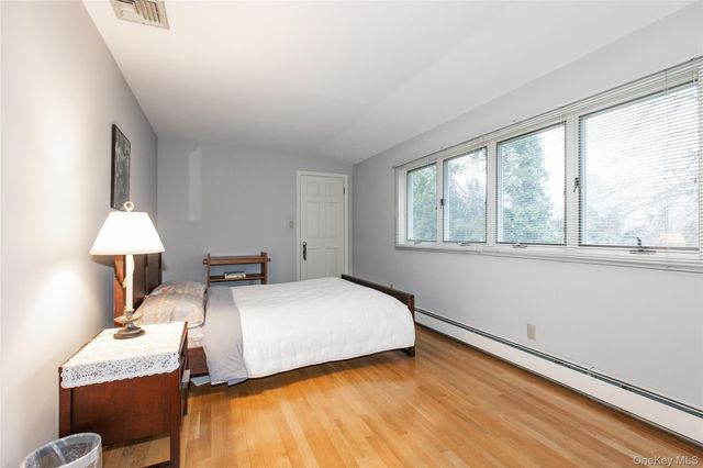 1 The Brae, Woodbury, NY 11797