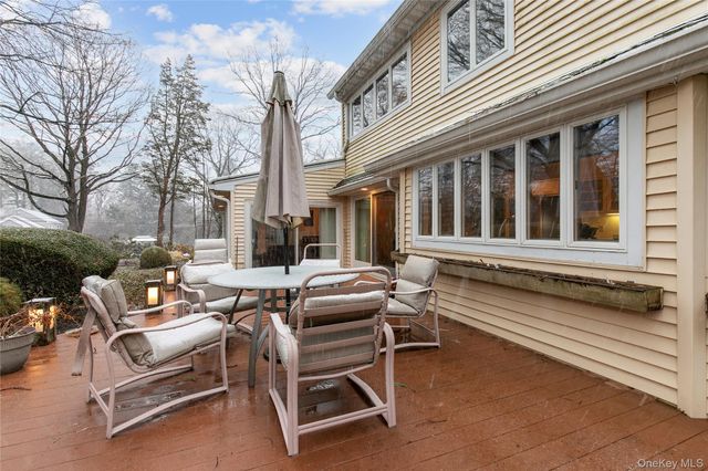 1 The Brae, Woodbury, NY 11797