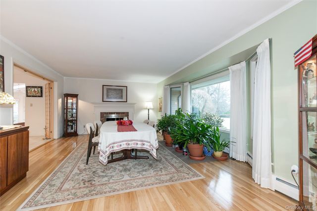 1 The Brae, Woodbury, NY 11797