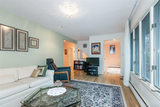 1 The Brae, Woodbury, NY 11797