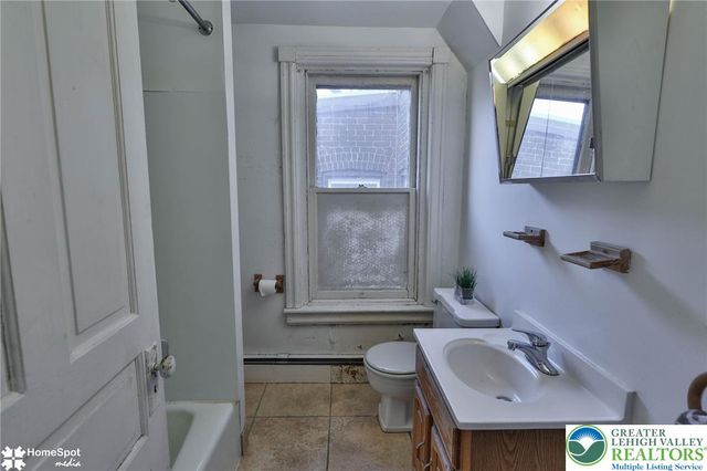 560 Hillside Avenue, Bethlehem City, PA 18015