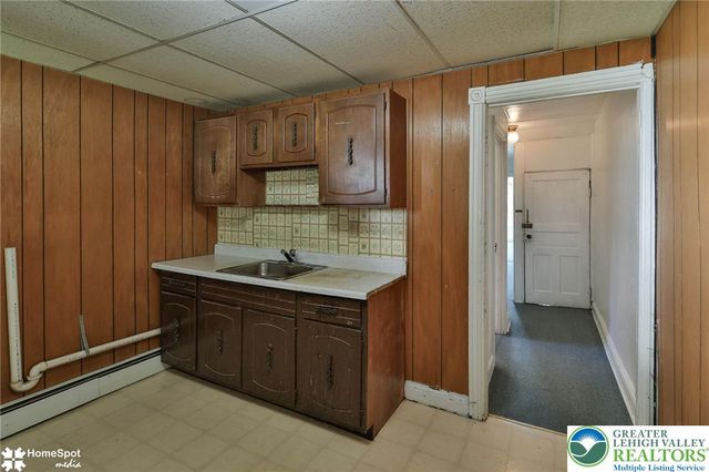 560 Hillside Avenue, Bethlehem City, PA 18015