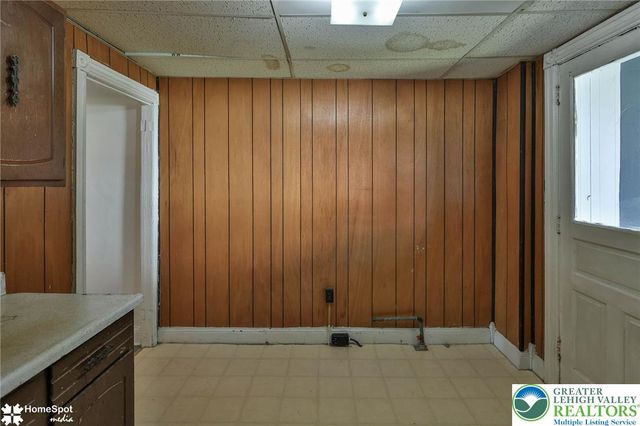 560 Hillside Avenue, Bethlehem City, PA 18015