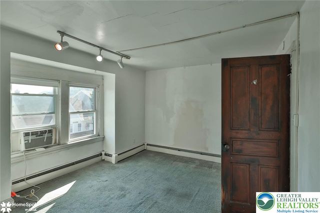 560 Hillside Avenue, Bethlehem City, PA 18015