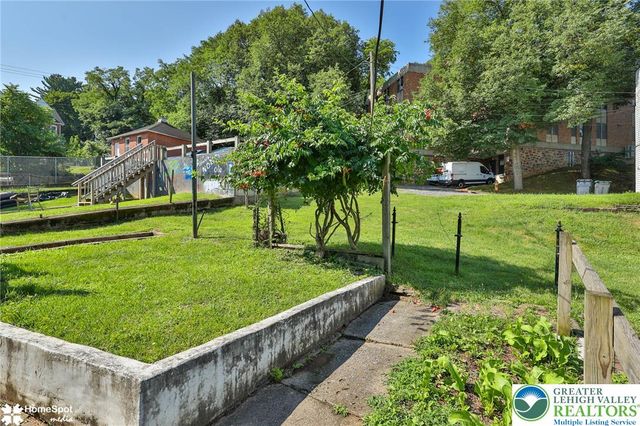 560 Hillside Avenue, Bethlehem City, PA 18015