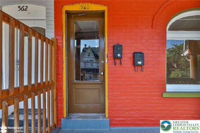 560 Hillside Avenue, Bethlehem City, PA 18015