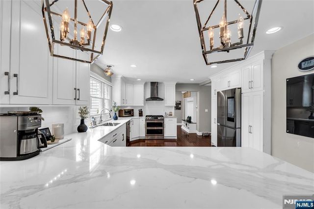 11 Amelia Drive, Old Tappan, NJ 07675