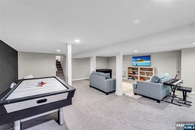 11 Amelia Drive, Old Tappan, NJ 07675