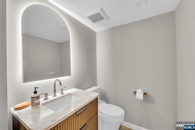 11 Amelia Drive, Old Tappan, NJ 07675