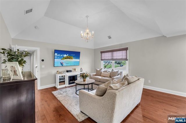 11 Amelia Drive, Old Tappan, NJ 07675