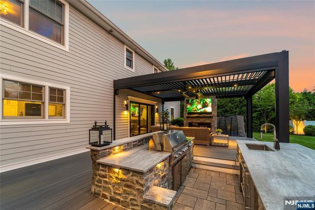 11 Amelia Drive, Old Tappan, NJ 07675