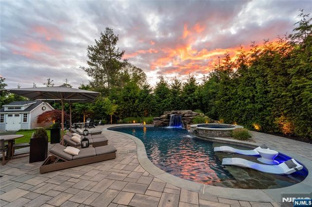 11 Amelia Drive, Old Tappan, NJ 07675