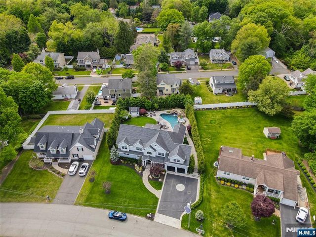 11 Amelia Drive, Old Tappan, NJ 07675