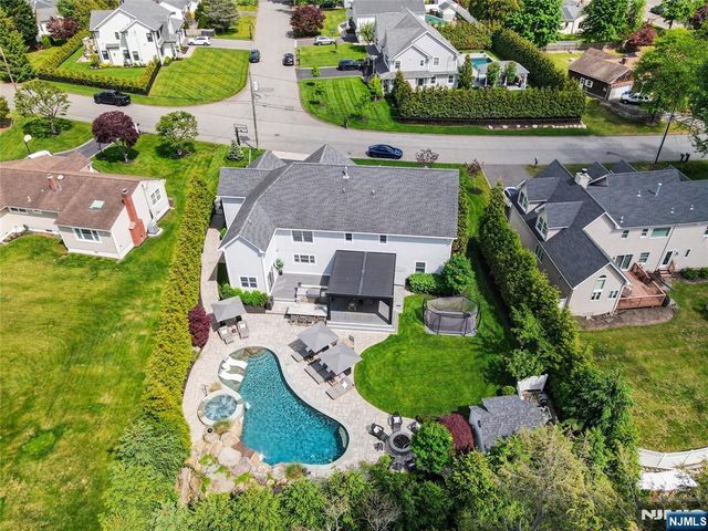 11 Amelia Drive, Old Tappan, NJ 07675