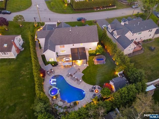 11 Amelia Drive, Old Tappan, NJ 07675