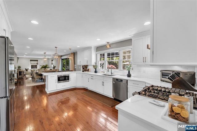 11 Amelia Drive, Old Tappan, NJ 07675