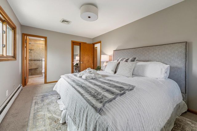 8480 Indian Creek PARKWAY, Fox Point, WI 53217