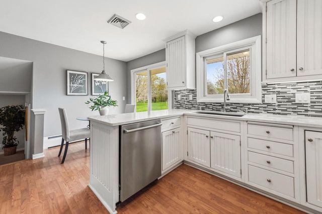 8480 Indian Creek PARKWAY, Fox Point, WI 53217