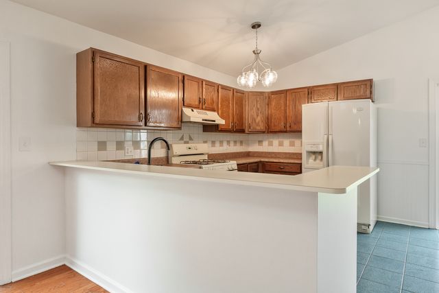 571 Newport Court, Island Lake, IL 60042