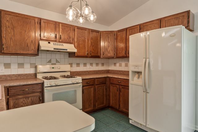 571 Newport Court, Island Lake, IL 60042