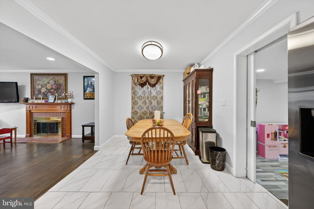 Image 10 of property listing at 5809 PARK RD, Baltimore, MD 21225