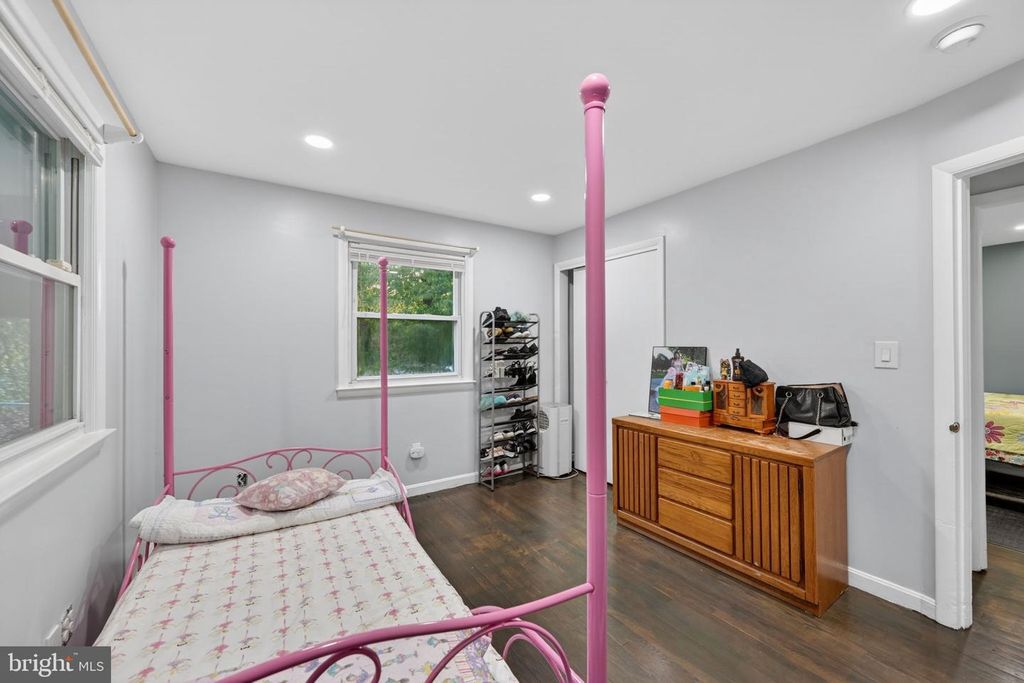 Image 17 of property listing at 5809 PARK RD, Baltimore, MD 21225