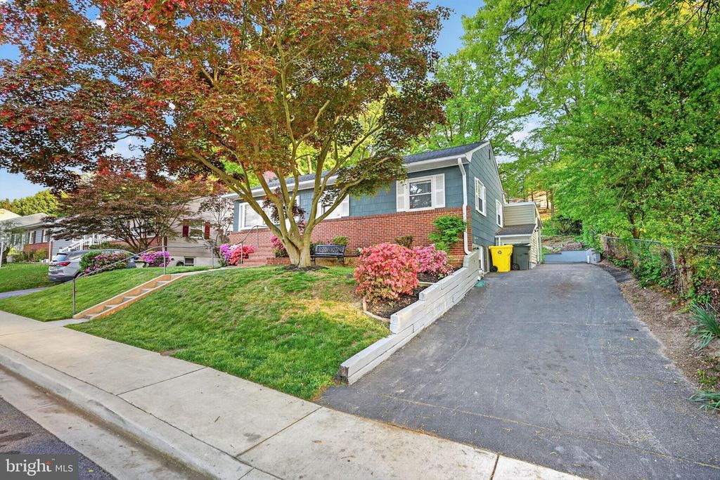 Image 2 of property listing at 5809 PARK RD, Baltimore, MD 21225